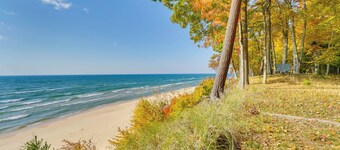 Spacious Cottage on Lake Michigan: Stunning Views!