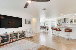 House (3 Bedrooms) | Interior