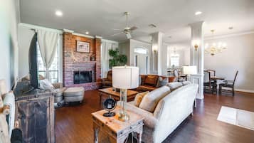 House (3 Bedrooms) | Interior