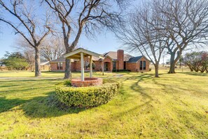 House (3 Bedrooms) | Interior - ~ 3 Mi to Dtwn: Aubrey Vacation Rental w/ Patio! (Aubrey)