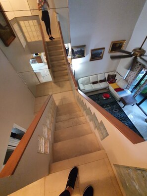 Living area - Beautiful room in a upscale
House with private bathroom . Very clean and quiete (Hollywood)