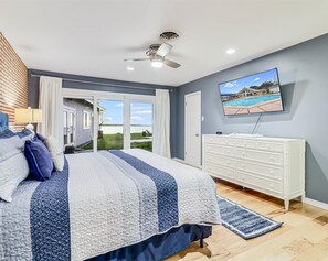 4 bedrooms, iron/ironing board, internet, bed sheets