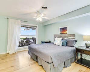 4 bedrooms, iron/ironing board, internet, bed sheets