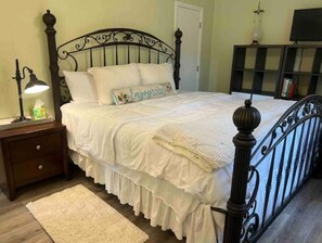 1 habitación, tabla de planchar con plancha, wifi y ropa de cama 