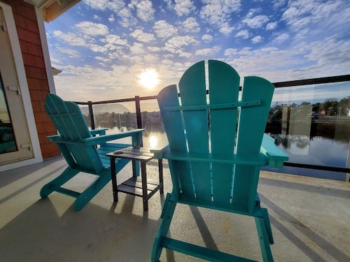 BP 410 River Song Condo.  3 blocks from the beach