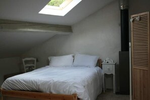 2 bedrooms, iron/ironing board