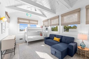 7 bedrooms, desk, iron/ironing board, travel cot