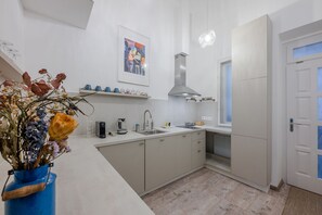 Apartamento conforto | Cozinha privada | Geladeira, fogão, cooktop, lava-louças