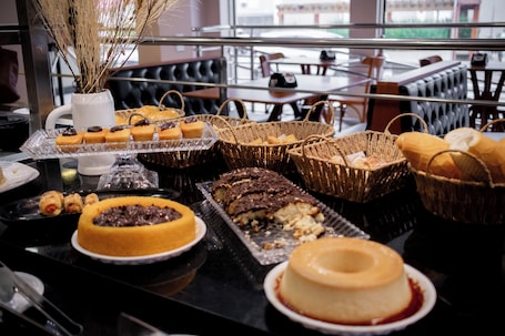 Free daily buffet breakfast