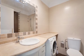 Shower, hair dryer, towels