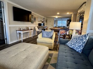 Living area - Oyster PI - 4-bedroom - Off-Ocean (Pawleys Island)