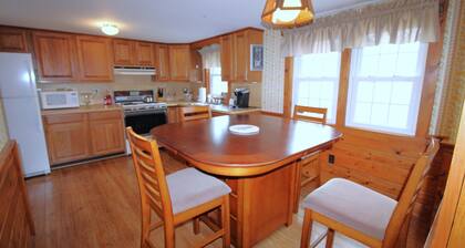 Close To Sea Street Beach, Dining, and Entertainment (2362)