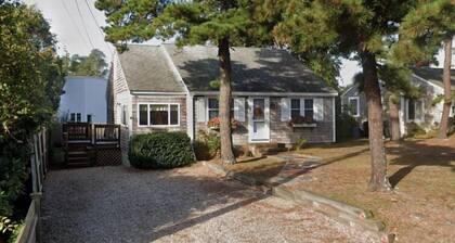 Charming Home Close To Sea Street Beach, Dining, and Entertainment (2362)