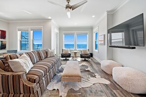 Living area - "Intoxicasun" The Perfect Group Getaway in PCB! Brand New Beachfront located on East End (Panama City)