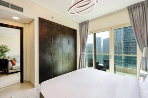 2 bedrooms, in-room safe, iron/ironing board, bed sheets