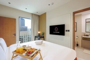 1 bedroom, iron/ironing board, Internet, bed sheets - Livbnb Suites-VIDA Marina 1BR Gem w/ Stunning View (Dubai)