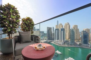 Property grounds - Livbnb Suites-VIDA Marina 1BR Gem w/ Stunning View (Dubai)