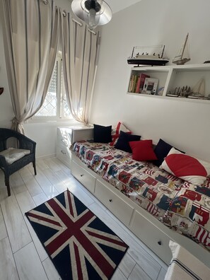 3 bedrooms, iron/ironing board, WiFi, bed sheets - By the sea just a stone's throw from Rome (Anzio)