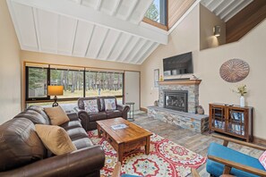 TV, fireplace, DVD player - Relaxing Sunriver Home with A/C, Hot Tub & Golf Course Views (Sunriver)