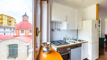 Frigorifero, microonde, forno, lavastoviglie