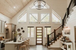 Fridge, microwave, oven, stovetop - Broken Bow Getaway | Hot Tub + Games (Broken Bow)