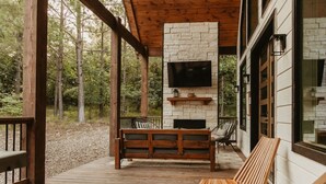 Terrace/patio - Broken Bow Getaway | Hot Tub + Games (Broken Bow)