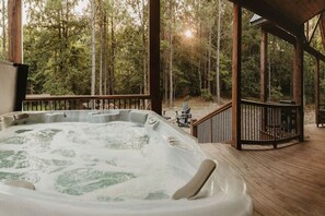 Bañera de hidromasaje al aire libre