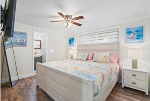 4 bedrooms, iron/ironing board, WiFi, bed sheets - Sunny Escape in Pinellas Park (Pinellas Park)