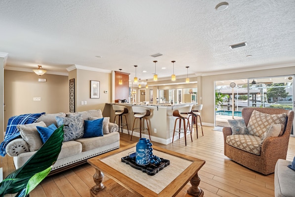 Smart TV, videojuegos, reproductor de DVD y futbolito 