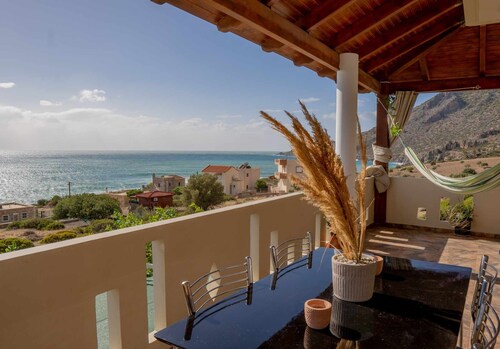 Charming Anna Maria apartment with a spectacular sea view, near the beach.