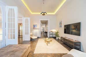 奢华公寓 | 2 多间卧室、特色装修、特色家居、笔记本电脑工作区