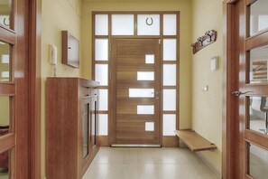 المنشأة من الداخل