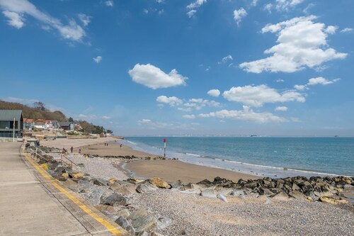 A large detached house with sea view that sleeps 12 guests  in 6 bedrooms