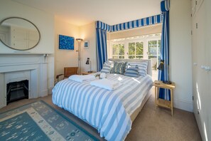 6 slaapkamers, een strijkplank/strijkijzer, wifi, beddengoed