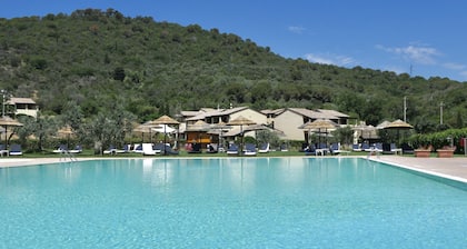 Residence with pool 4 km from Suvereto