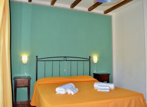 In-room safe, cots/infant beds, bed sheets - Residence with pool 4 km from Suvereto (Suvereto)