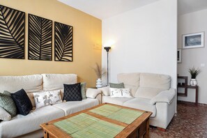 TV, DVD player, stereo - Apartment 'Piso Federico Garcia Lorca' with Air Conditioning (Conil de la Frontera)