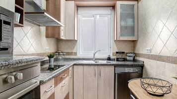 Fridge, microwave, oven, stovetop