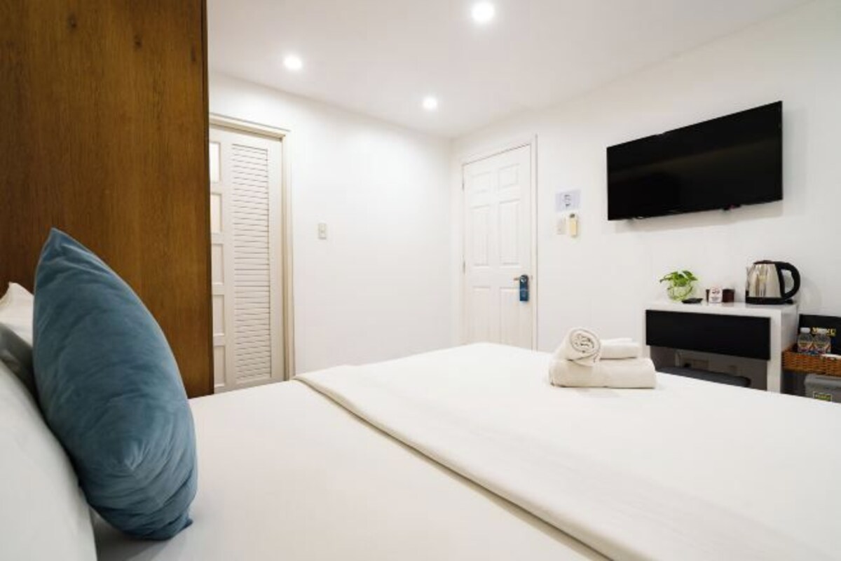 Allergitestet sengetøy, memory foam-senger og minibarvarer (inkludert)