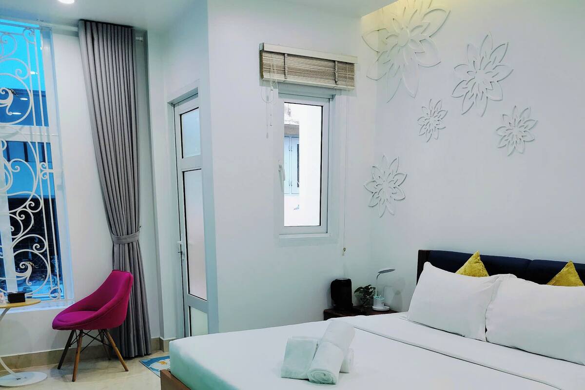 Phòng đôi Executive, 1 giường cỡ king | Bộ đồ giường kháng dị ứng, nệm cao su hoạt tính (memory foam) 