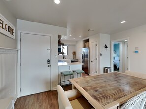 Interior - Lighthouse Point 7C | Easy Access to Pool & Beach! (Tybee Island)