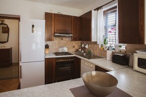 Refrigerador, horno, parrilla de estufa y lavavajillas 