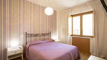 1 chambre, bureau, rideaux occultants, chambres insonorisées