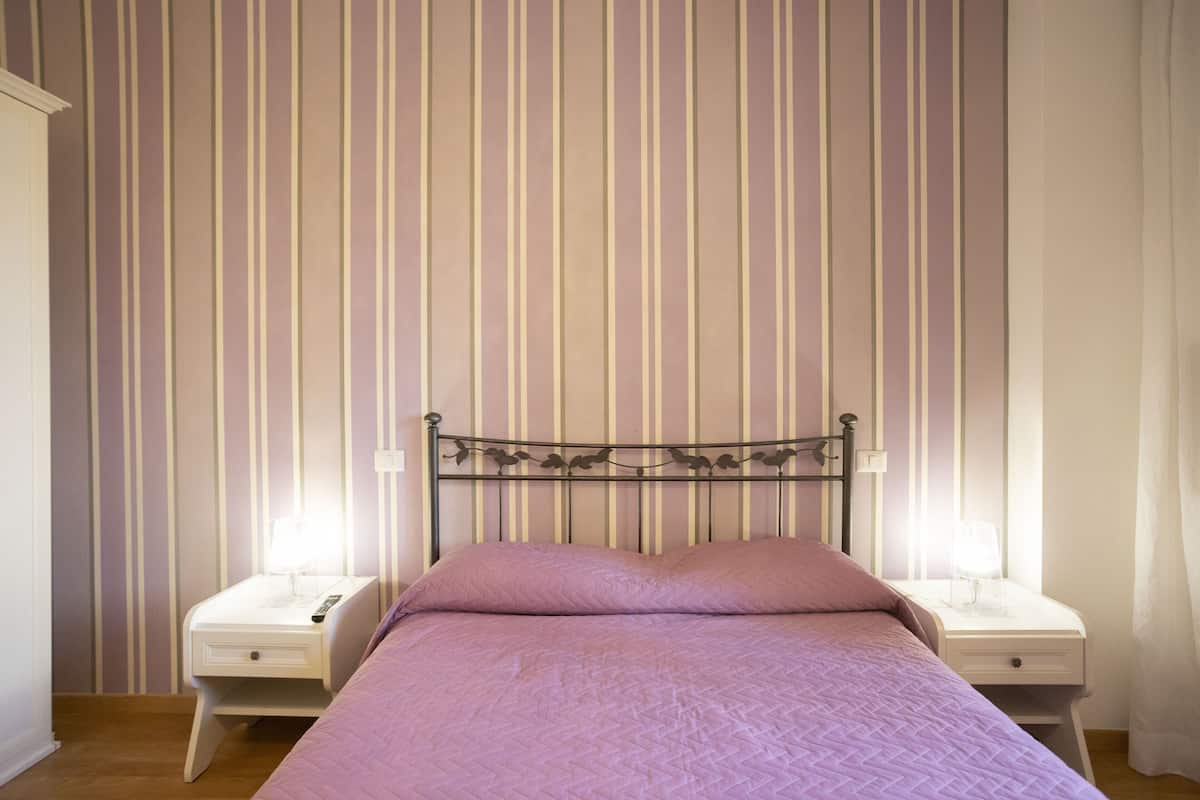 Deluxe appartement | 1 slaapkamer, een bureau, verduisterende gordijnen, geluiddichte muren