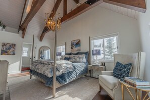 5 bedrooms, desk, free WiFi, bed sheets - Luxury Home in Mt. Crested Butte, Stunning Mountain Views, Hot Tub (Mt. Crested Butte)