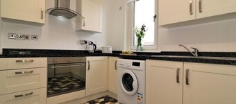 MacIntosh Upper Apartment