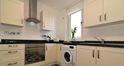 MacIntosh Upper Apartment