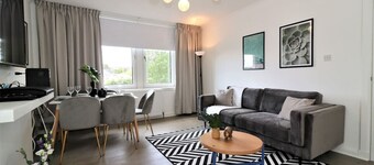 MacIntosh Upper Apartment