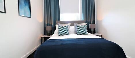 3 Schlafzimmer, Schreibtisch, Bügeleisen/Bügelbrett, WLAN