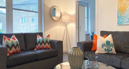 Gladsmuir House - three bedroom upper near motorway and train station Glasgow